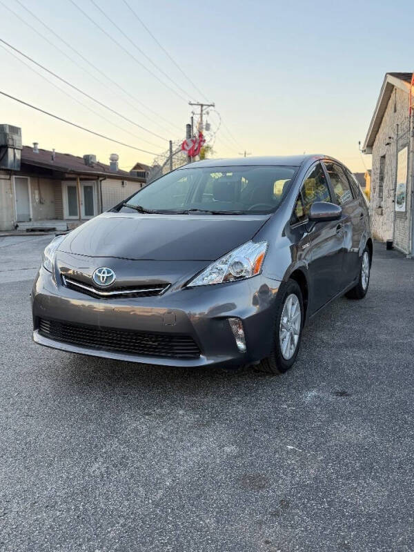 2014 Toyota Prius v Five