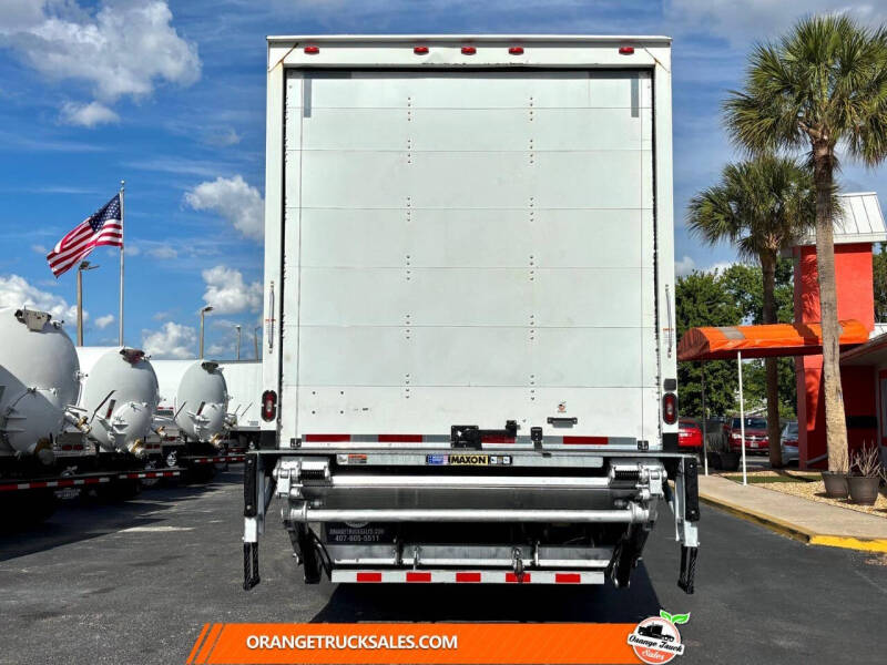 2018 Freightliner M2 106