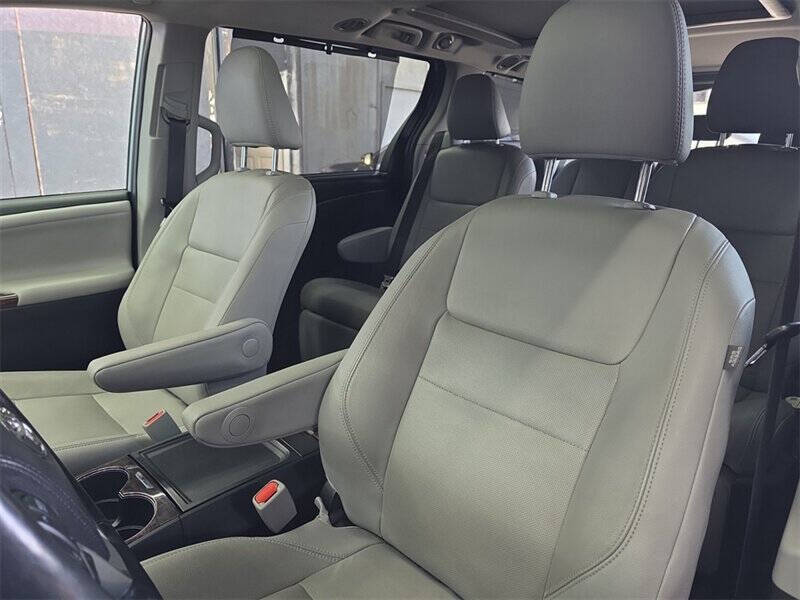 2020 Toyota Sienna Limited Premium 7-Passenger