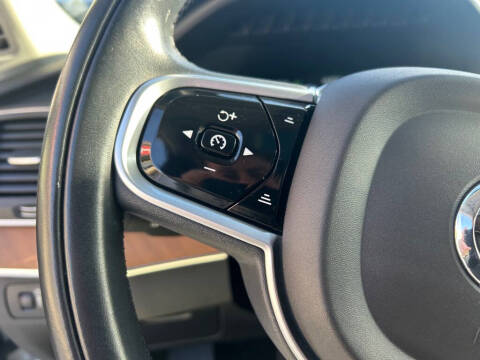 2022 Volvo XC90 T6 Momentum 7-Passenger