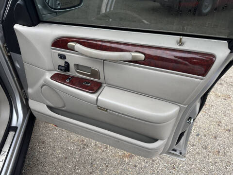 2003 Lincoln Town Car Cartier