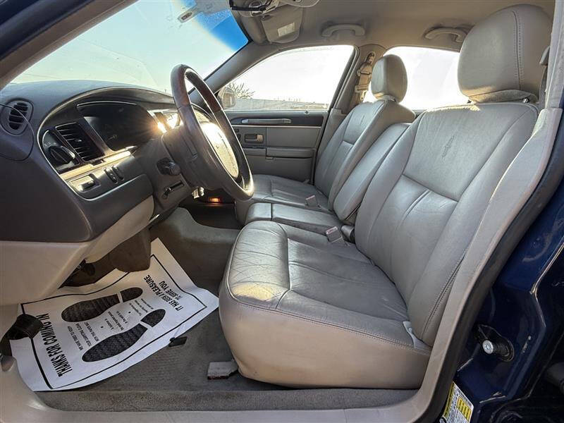 2008 Lincoln Town Car Signature Limited