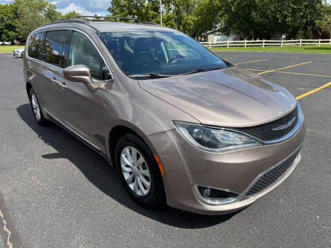 2017 Chrysler Pacifica Touring-L