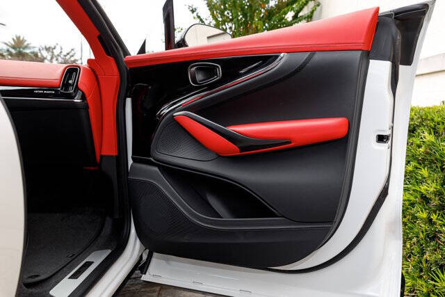 2025 Aston Martin DBX 707