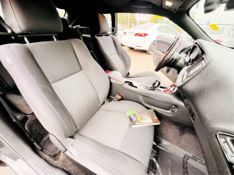 2015 Dodge Challenger SXT