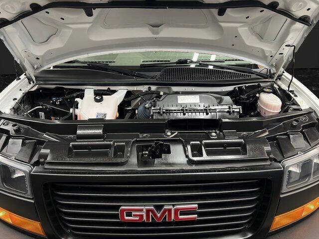 2022 GMC Savana 2500