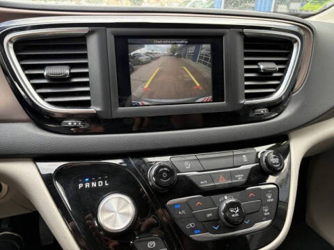 2020 Chrysler Voyager LX