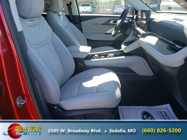 2025 Ford Explorer Platinum