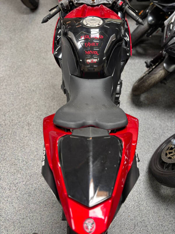 2011 Yamaha YZF-R1