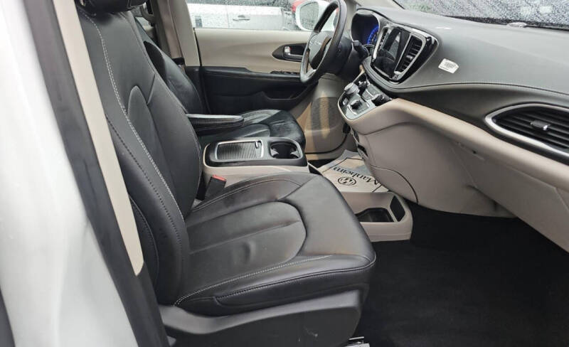 2022 Chrysler Pacifica Touring L