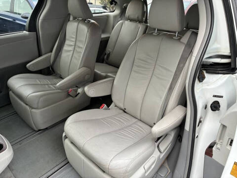 2013 Toyota Sienna XLE 7-Passenger
