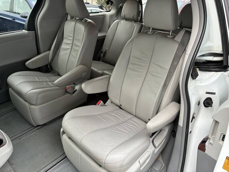 2013 Toyota Sienna XLE 7-Passenger