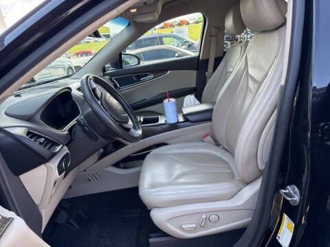 2019 Lincoln Nautilus Select