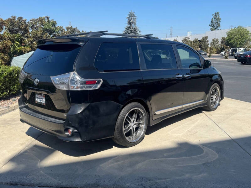 2013 Toyota Sienna SE 8-Passenger