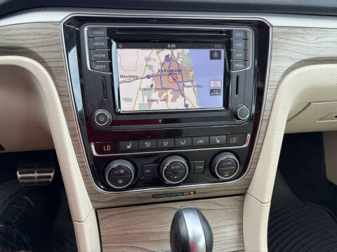 2018 Volkswagen Passat 2.0T SEL Premium