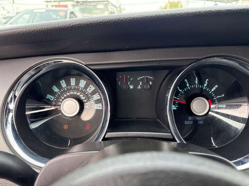 2011 Ford Mustang V6