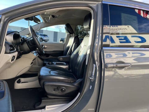 2022 Chrysler Pacifica Touring L