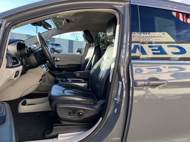 2022 Chrysler Pacifica Touring L