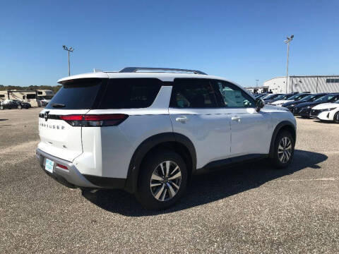 2025 Nissan Pathfinder SL