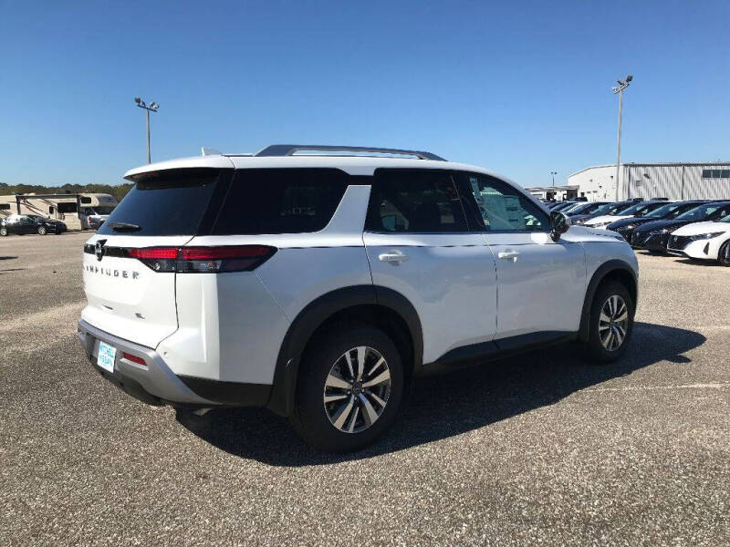 2025 Nissan Pathfinder SL