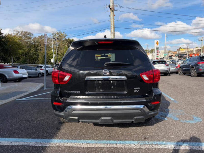 2020 Nissan Pathfinder SV