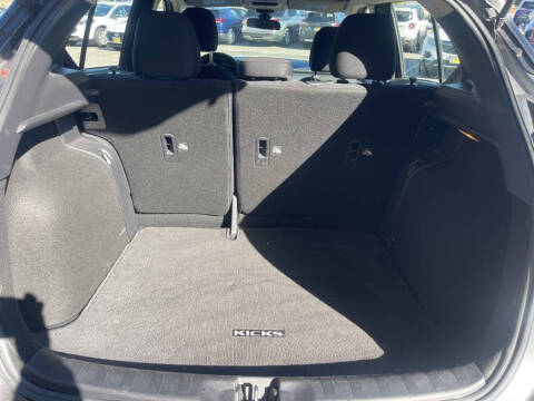 2024 Nissan Kicks SR