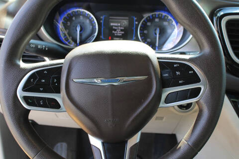 2017 Chrysler Pacifica Touring-L