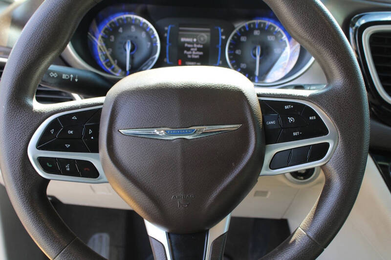 2017 Chrysler Pacifica Touring-L