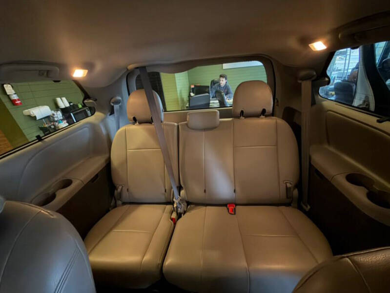 2016 Toyota Sienna LE 7-Passenger