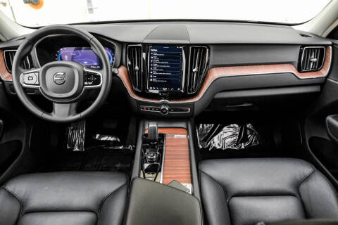 2023 Volvo XC60 B5 Plus Dark Theme