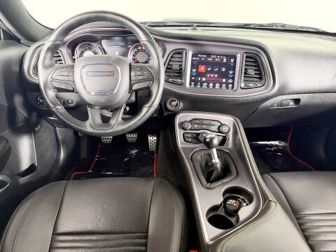 2016 Dodge Challenger 392 HEMI Scat Pack Shaker