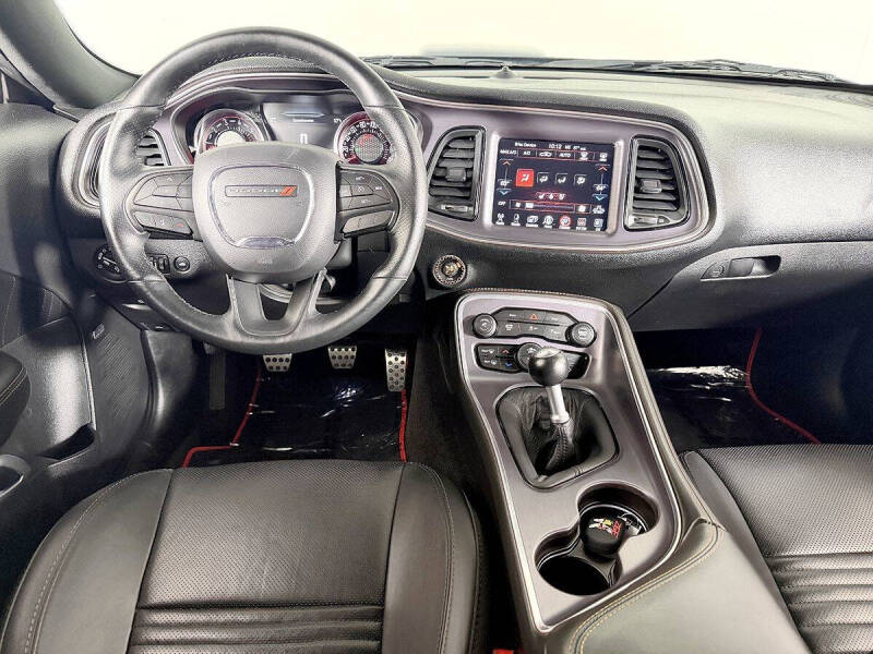 2016 Dodge Challenger 392 HEMI Scat Pack Shaker