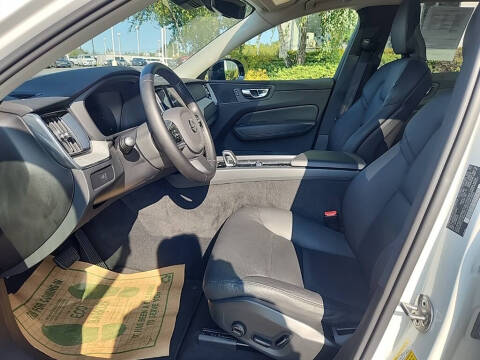 2025 Volvo XC60 B5 Plus Dark Theme