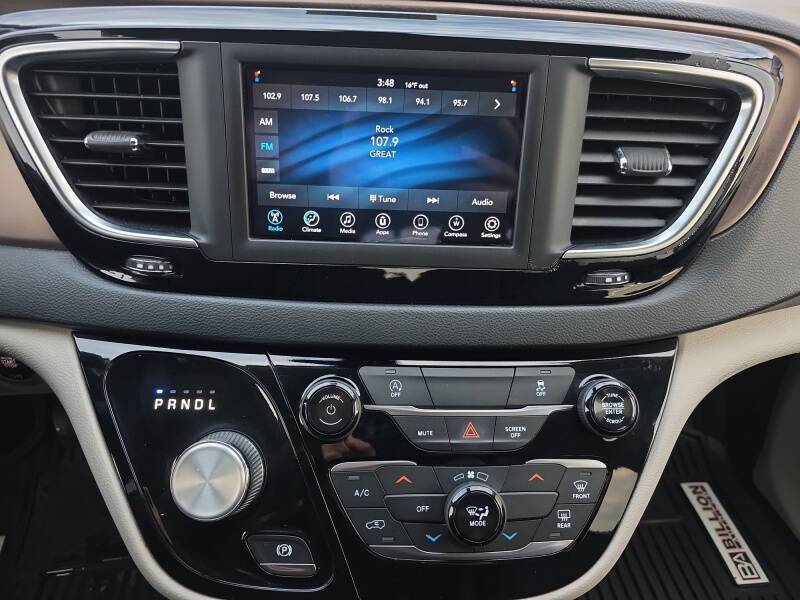 2020 Chrysler Voyager LXi