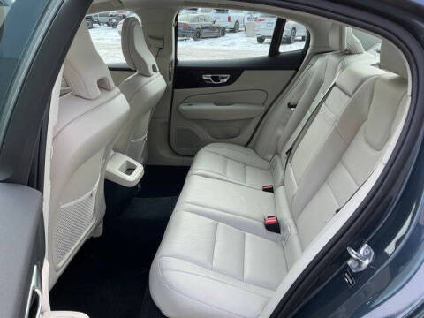 2020 Volvo S60 T6 Momentum