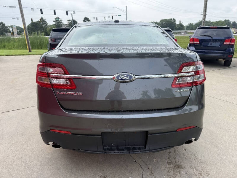 2016 Ford Taurus SE