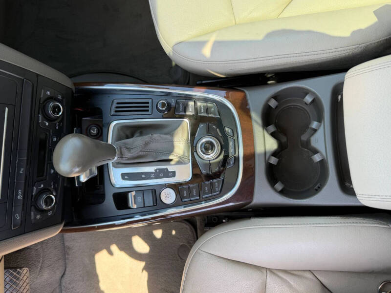 2012 Audi Q5 3.2 quattro Premium Plus