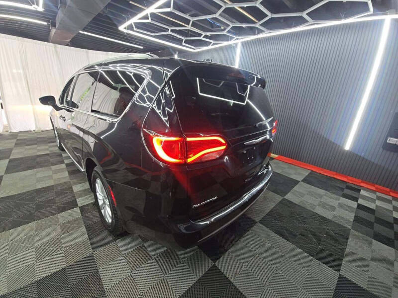 2017 Chrysler Pacifica Touring-L