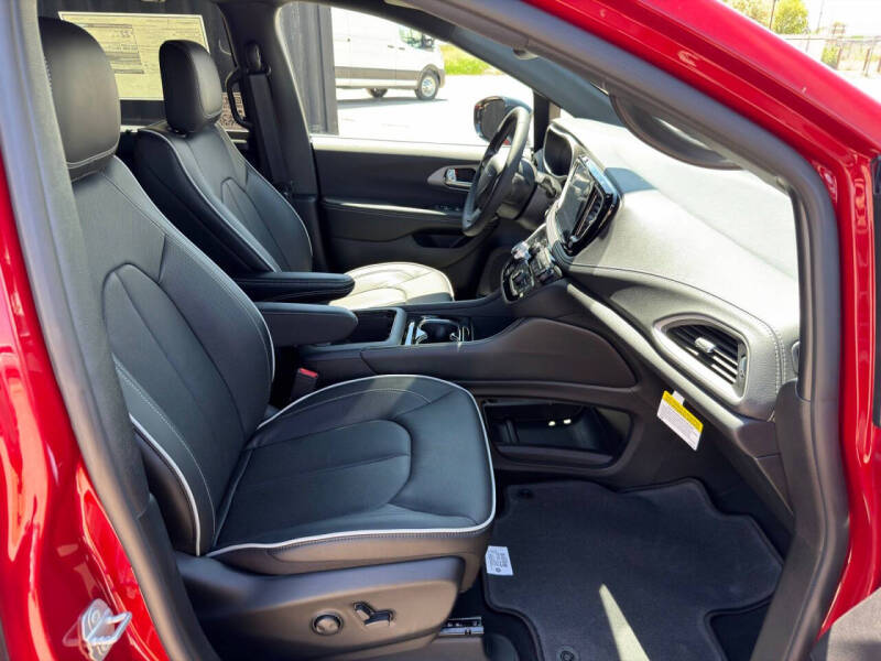 2027 Chrysler Pacifica Limited