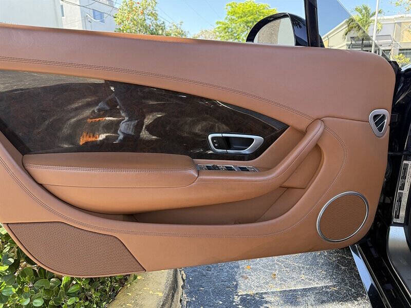 2015 Bentley Continental 27