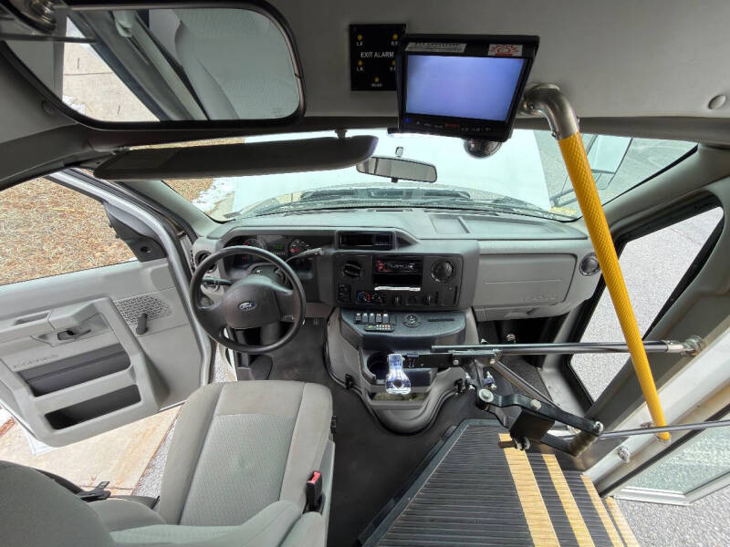 2014 Ford Shuttle bus