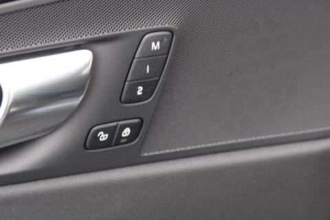 2025 Volvo XC60 T8 Plus Dark Theme