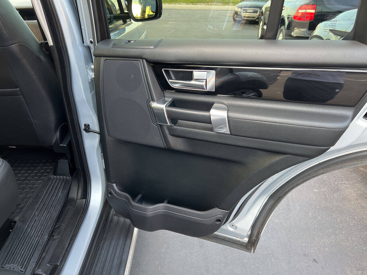 2016 Land Rover LR4  - $20,900