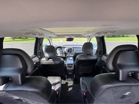 2022 Volvo XC90 T6 Inscription 6-Passenger
