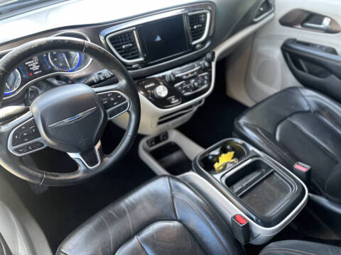 2017 Chrysler Pacifica Touring-L