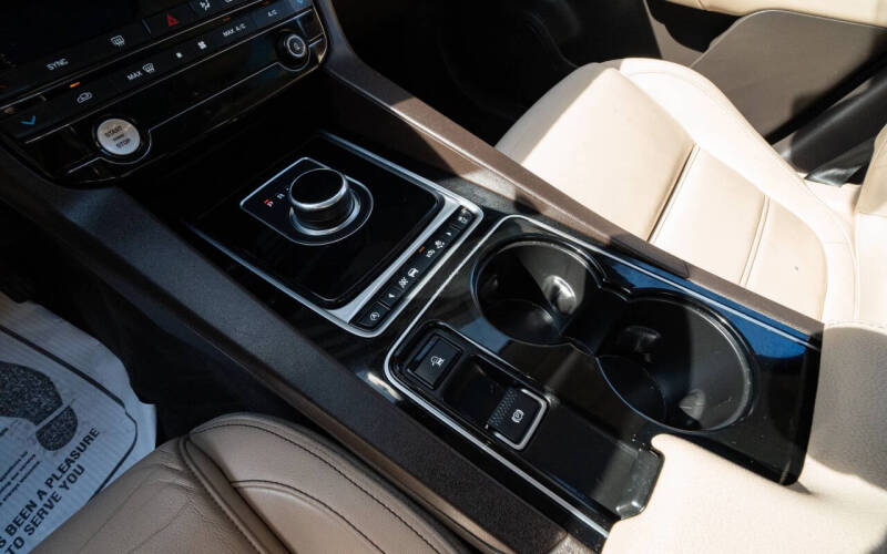 2017 Jaguar F-PACE 35t Prestige