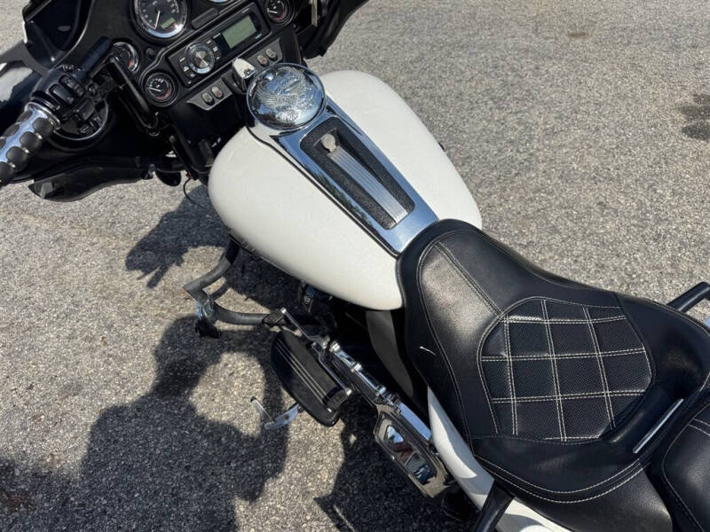 2011 Harley-Davidson FLHTCU -