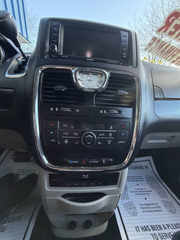 2014 Chrysler Town and Country Limited