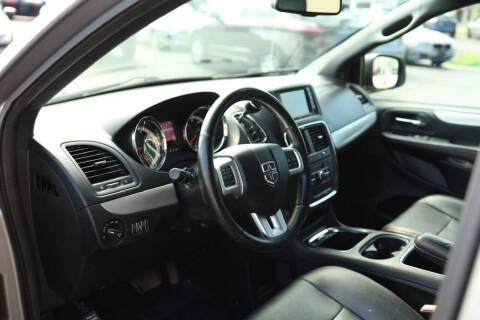 2016 Dodge Grand Caravan R/T