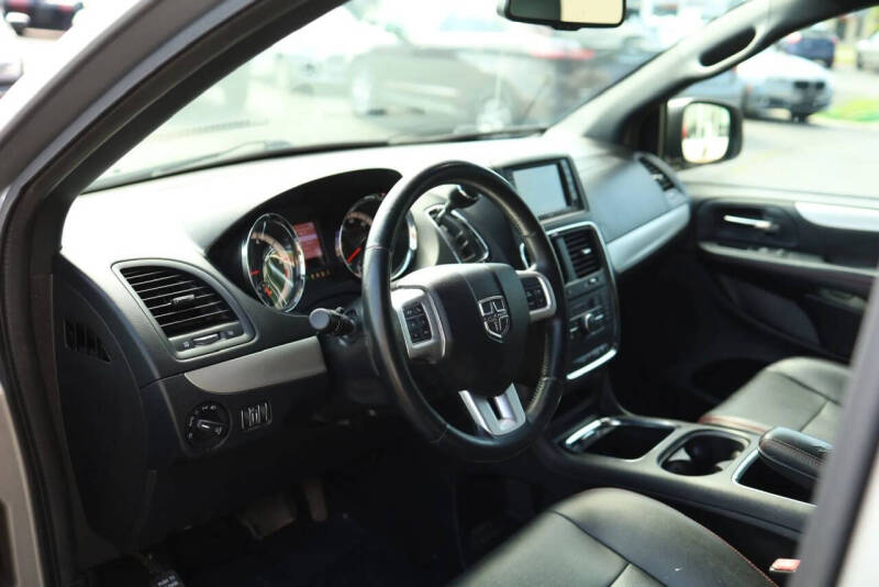 2016 Dodge Grand Caravan R/T
